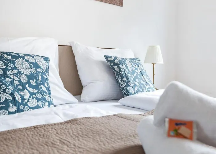 Modern With Balcony, Free Parking - U1 Metro Wenen