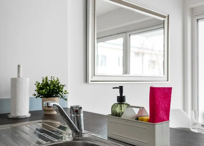 Modern With Balcony, Free Parking - U1 Metro Appartement
