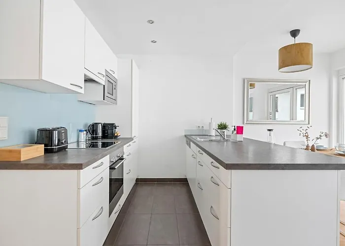 Modern With Balcony, Free Parking - U1 Metro Appartement