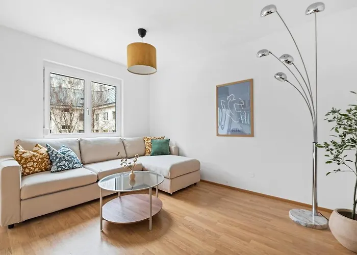 Modern With Balcony, Free Parking - U1 Metro Appartement *