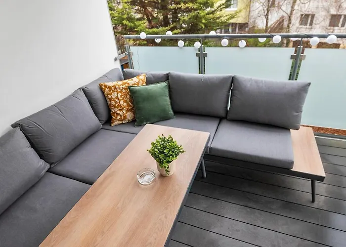 Modern With Balcony, Free Parking - U1 Metro Wenen