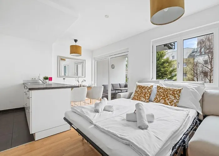 Modern With Balcony, Free Parking - U1 Metro Appartement Wenen