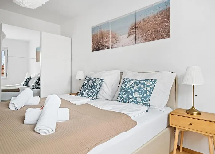 Modern With Balcony, Free Parking - U1 Metro Wenen