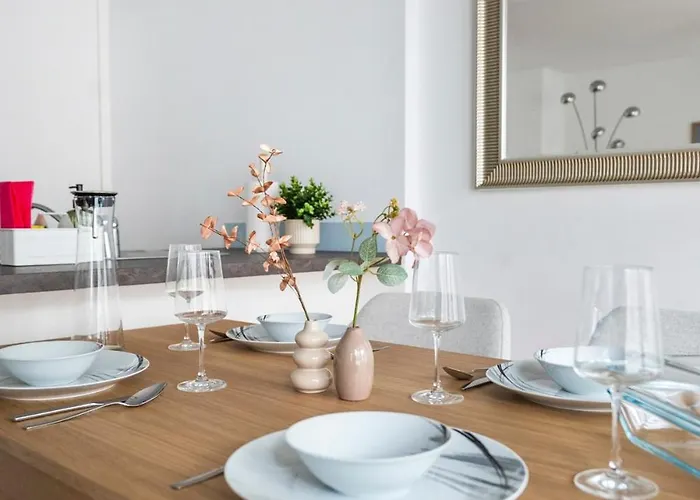 Modern With Balcony, Free Parking - U1 Metro Appartement