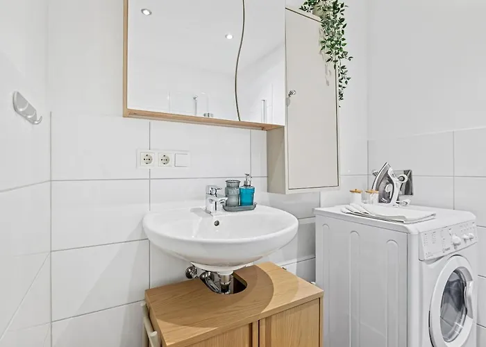 Modern With Balcony, Free Parking - U1 Metro Appartement